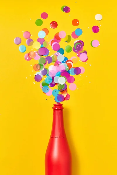 Bouteille Peinte Rouge Champagne Vacances Avec Paillettes Multicolores Comme Une — Photo