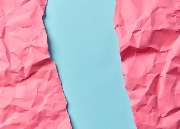 Handgemaakte Veelkleurige Achtergrond Van Verfrommeld Warm Roze Papier Een Blauwe — Stockfoto