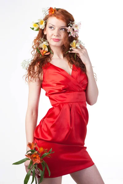 Ritratto Donna Abito Rosso Con Fiori Primaverili Bianco — Foto Stock