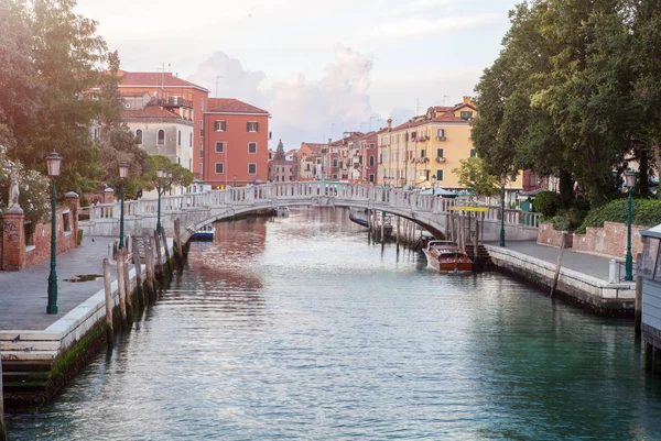 加德米亚桥在大运河之上的图片 日落了 意大利威尼斯 — 图库照片