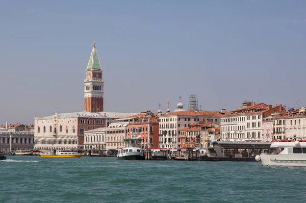 Campanila Klocktorn Piazza San Marco Från Andra Sidan Kanalen Venedig — Stockfoto