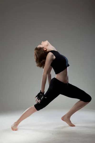 Aantrekkelijke Jonge Vrouw Dansen — Stockfoto