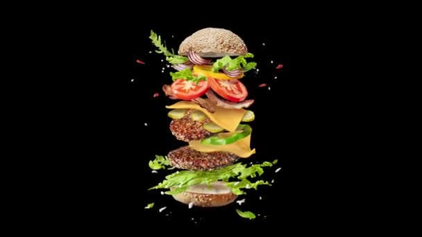 Ингредиенты Чизбургера Гамбургер Сэндвич Сыром Помидорами Говядиной Видео — стоковое видео