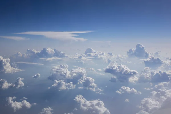 Céu Azul Com Nuvens Brancas Claras Dia Ensolarado Verão Coloque — Fotografia de Stock