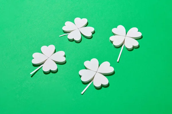White Leaf Natural Pattern Four Petals Shamrock Handmade Colored Paper — Stock Photo, Image
