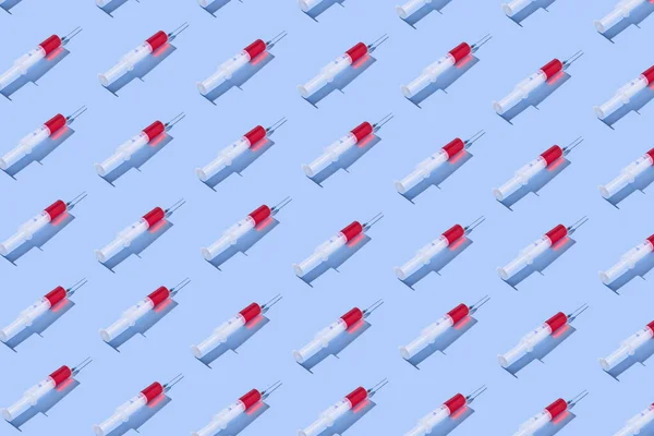 Egészségügyi Minta Egyszer Használatos Műanyag Tűkből Piros Oltóanyaggal Világos Kék — Stock Fotó