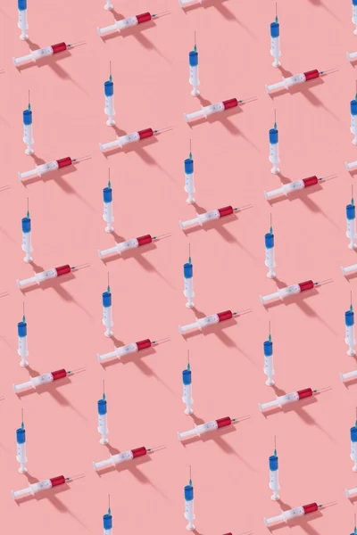 Verticaal Gezondheidspatroon Van Wegwerpplastic Spuiten Met Injecteerbare Geneesmiddelen Vaccin Voor — Stockfoto