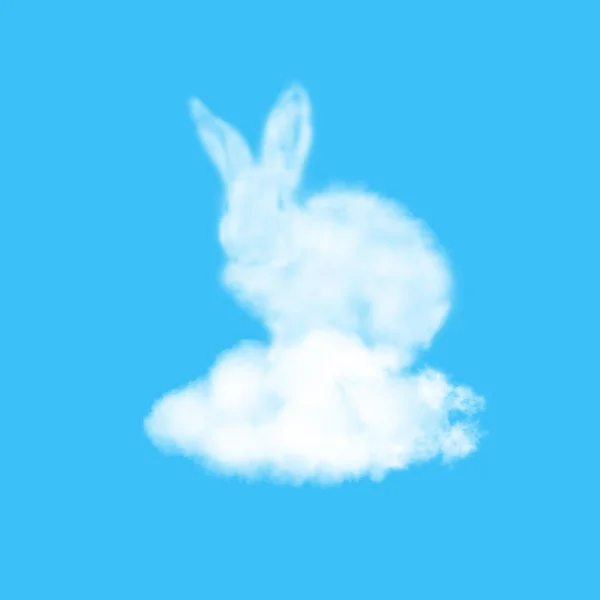 毛绒绒的复活节兔子 由白色的云彩制成 背景为淡蓝色 有复制空间 恭喜你复活节快乐卡 — 图库照片