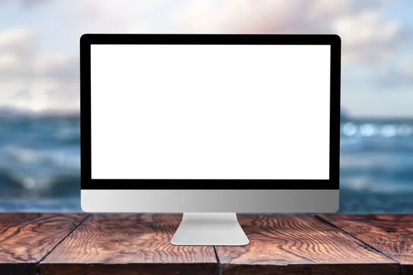 Weiße Blanko Computerdisplay Attrappen Auf Einem Holztisch Vor Verschwommenem Naturhintergrund — Stockfoto