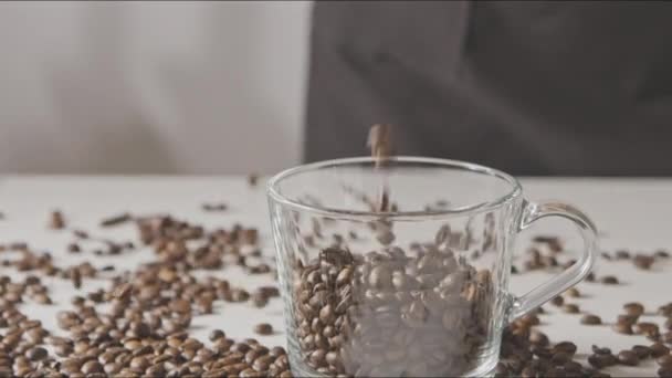 Chicchi Caffè Profumati Versando Tazza — Video Stock