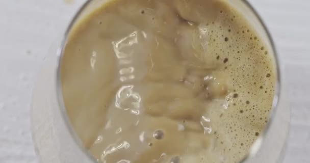 Frisch Gemachter Cappuccino Mit Schaum — Stockvideo