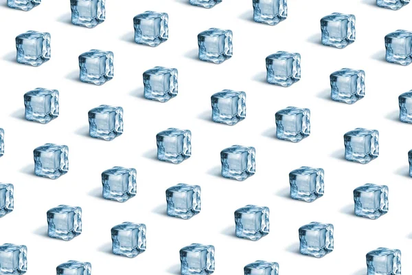 カクテル用の透明な冷たい氷のキューブからの創造的なパターンと柔らかい影を持つ白い背景に新鮮な飲み物 — ストック写真