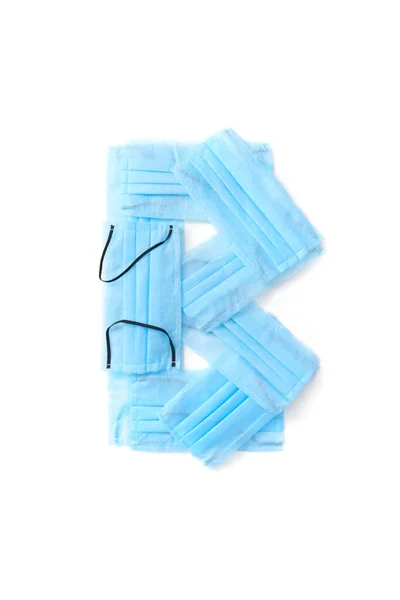 Tıbbi Antibakteriyel Koruyucu Mavi Maskelerden Yapılmış Büyük Harfli Harfi Beyaz — Stok fotoğraf