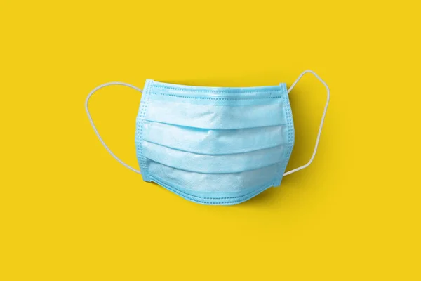 Textile Medizinische Antibakterielle Blaue Gesichtsmaske Auf Gelbem Hintergrund Kopierraum Konzept — Stockfoto