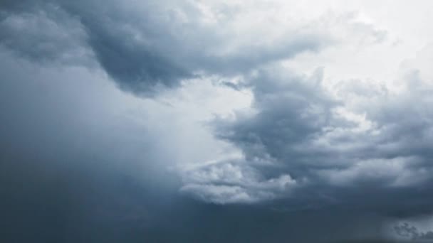 Nuvens de tempestade dramáticas — Vídeo de Stock
