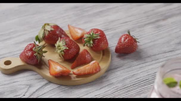 Batido Ecológico Fresa Lechosa Vaso Postre Saludable — Vídeo de stock