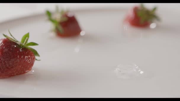 Căpșuni Proaspete Coapte Lapte Video — Videoclip de stoc
