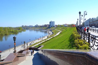 Tura nehir ve dolgu Tyumen, Rusya'nın görünümü. Mayıs