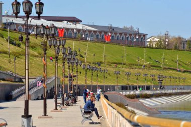 Tyumen, Rusya, 1 Mayıs 2016: Lambalar Tyumen dolgu üzerinde