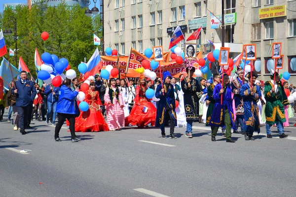 俄罗斯秋明 2016年5月9日 身穿军装的人参加5月9日胜利日的示威活动 — 图库照片