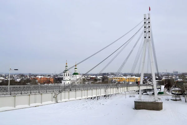 Blick auf die Brücke der Liebenden in Tjumen, Russland. 17. Februar 2017 — Stockfoto