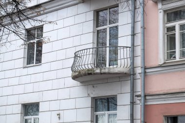 Eski evin küçük balkon.