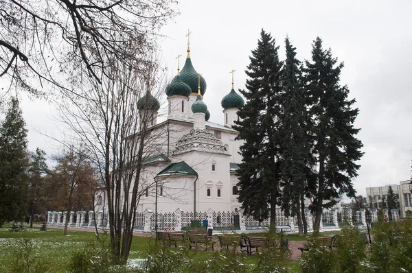 Forntida kyrka i Yaroslavl, Ryssland — Stockfoto