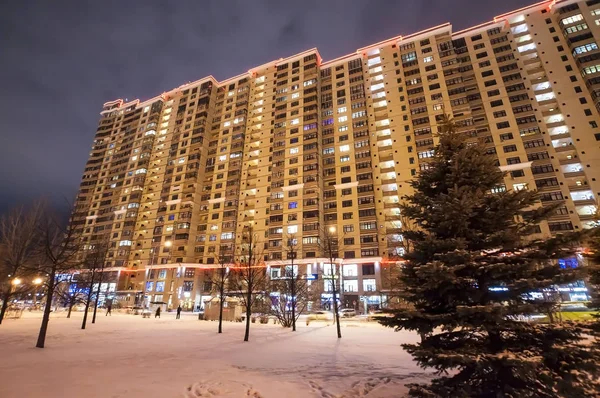 Tyumen, Rússia, em 1 de janeiro de 2020: Velas, propriedade imobiliária . — Fotografia de Stock