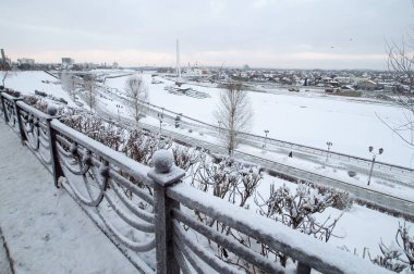 Tyumen, Rusya, 9 Ocak 2020: Karlı Emb manzarası