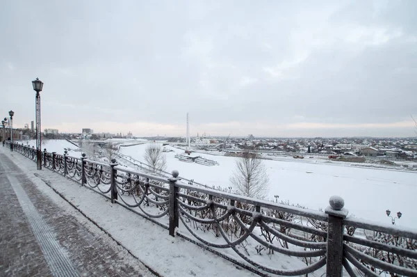 Tyumen, Rusya, 9 Ocak 2020: Karlı Emb manzarası
