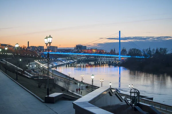 Tyumen Rusia Abril 2020 Manantial Terraplén Tyumen Por Noche — Foto de Stock