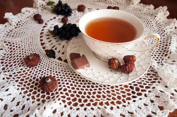 Stillleben Mit Einer Tasse Tee Auf Einer Schönen Serviette — Stockfoto