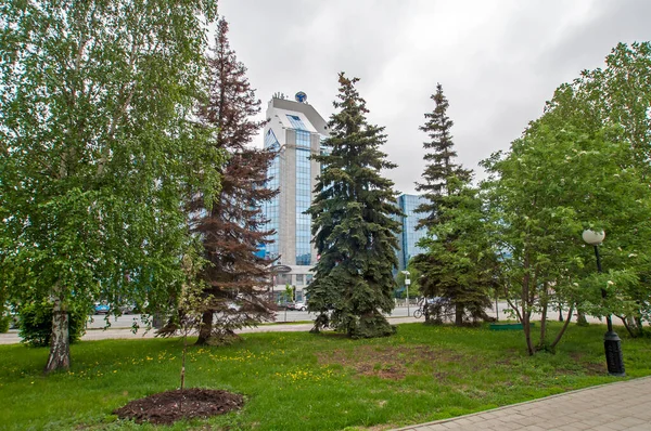 Tioumen Russie Mai 2020 Bâtiments Bureaux Modernes Dans Rue Centrale — Photo