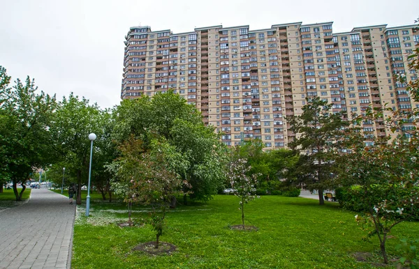 Tyumen Rússia Maio 2020 Complexo Habitacional Parusa Dia Verão — Fotografia de Stock