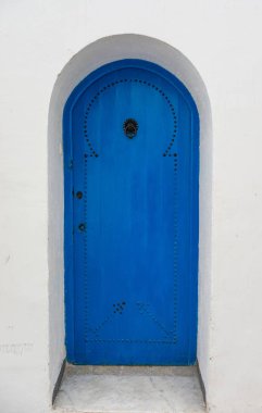 geleneksel mavi kapı 