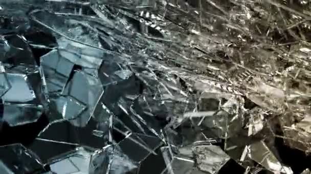 Fissure et éclatement du verre au ralenti. Alpha 