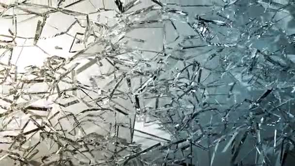 Quebra e estilhaçamento de vidro — Vídeo de Stock