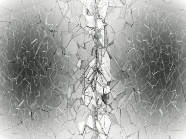 Kırık cam parçaları