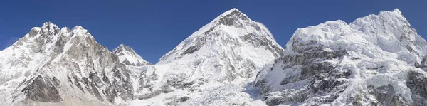 Cumbre de Nuptse en el Himalaya — Foto de Stock