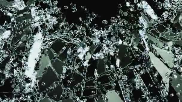 fissuration et éclatement du verre en petits morceaux 