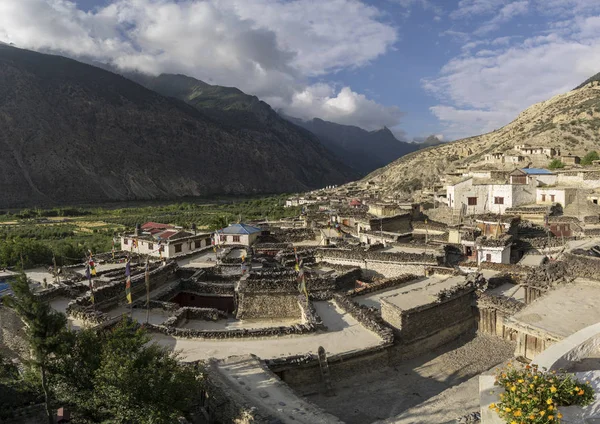 Marpha village and apple gardens in Nepal — Stock Photo, Image