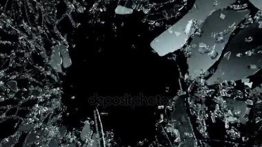 yavaş hareket ile kırık ve kırık siyah cam