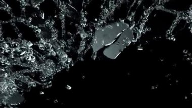 yavaş hareket ile kırık ve kırık siyah cam