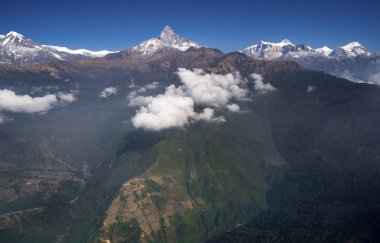 Ultralight uçak ya da trike Pokhara ve Nepal Machapuchare üzerinde göster