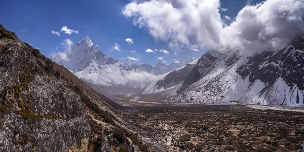 Dablam サミットと運営バレー ヒマラヤ山脈 ネパールのエベレスト ベース キャンプ トレッキング — ストック写真