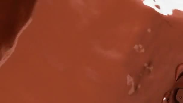 热巧克力或可可饮料慢动作流和飞溅 阿尔法 — 图库视频影像