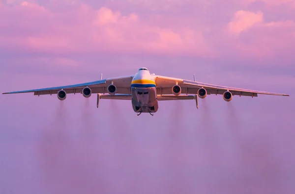 Antonov An-225 Aeronave Mriya decola do aeroporto de Gostomel — Fotografia de Stock