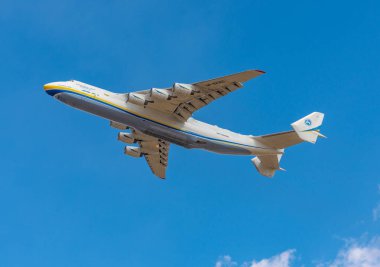 AN-225 Antonov Mriya, koronavirüsle savaşmak için Kyiv-Antonov-2 Uluslararası Havalimanı 'ndan ayrıldı. AN-225 dünyanın en büyük nakliye uçağıdır. 11 Nisan 2020
