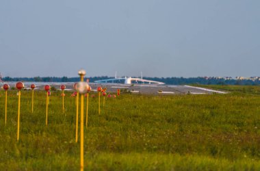 Antonov An-225 MRIYA uçak Kiev, Ukrayna Kyiv havaalanından alır. Bu dev kargo uçağı şimdiye kadar yapılmış en ağır uçağıdır. Yaz 2018