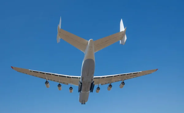 225 Antonov Mriya Landet Nach Kommerziellen Missionen Zur Bekämpfung Des — Stockfoto